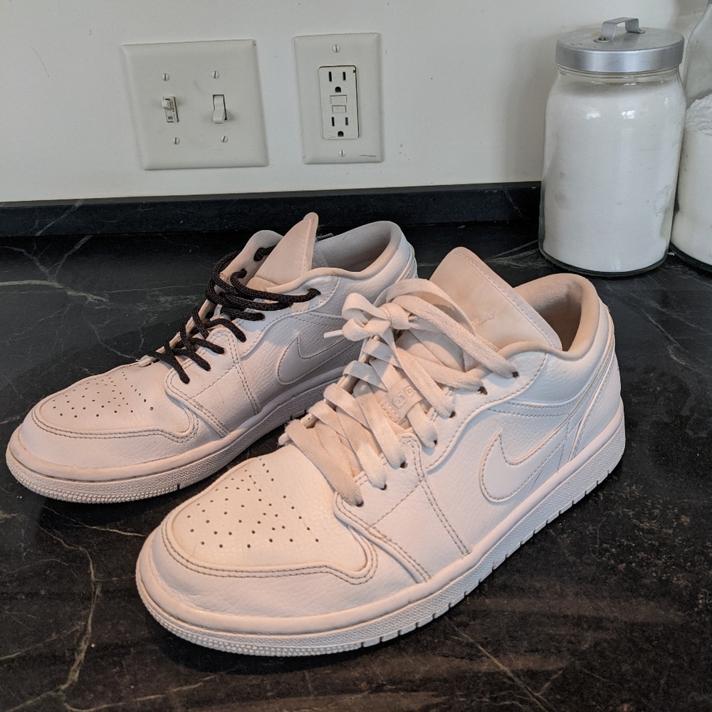 Air Jordan 1 Low Triple White